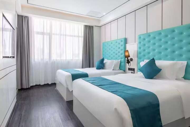 Room 16 of 26