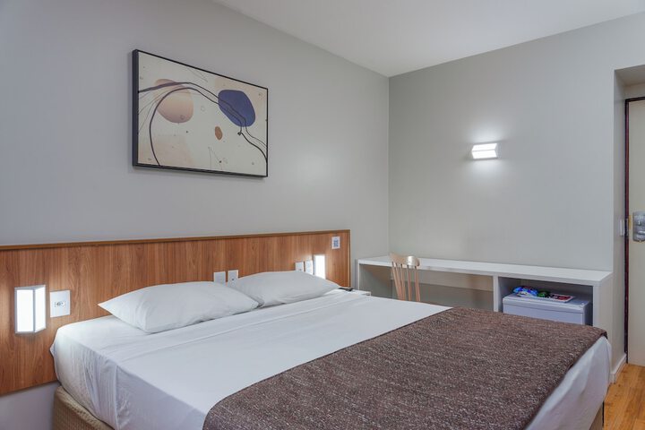 Room 5 of 20