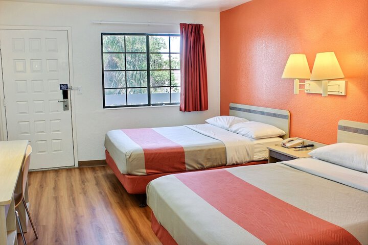 1 Queen Bed (1 of 9)