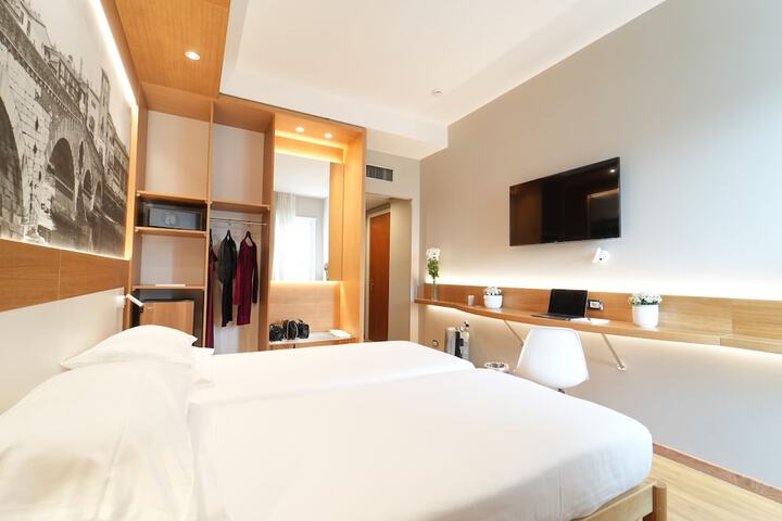 Room 25 of 41