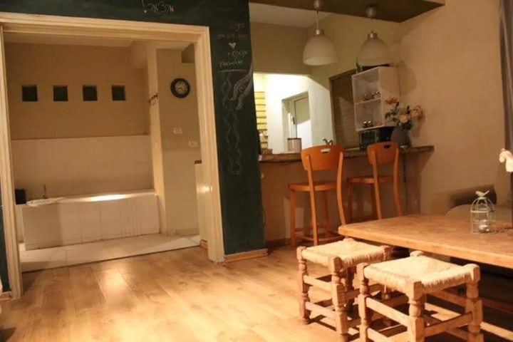 Room 4 of 15