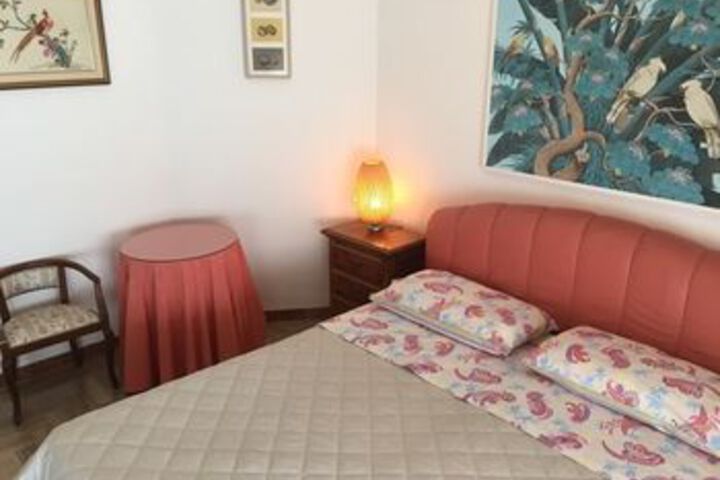Room 8 of 20