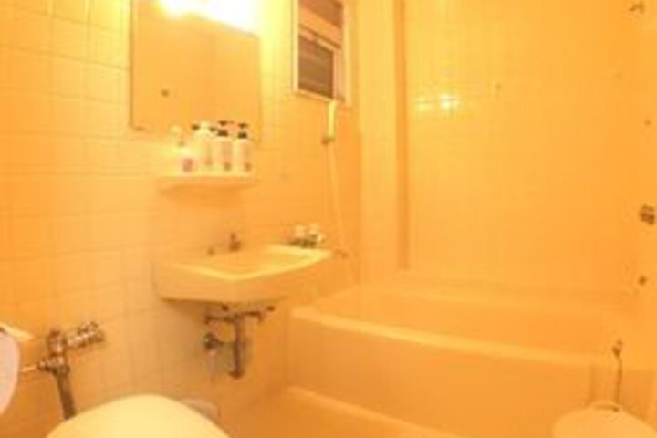 Room 16 of 115