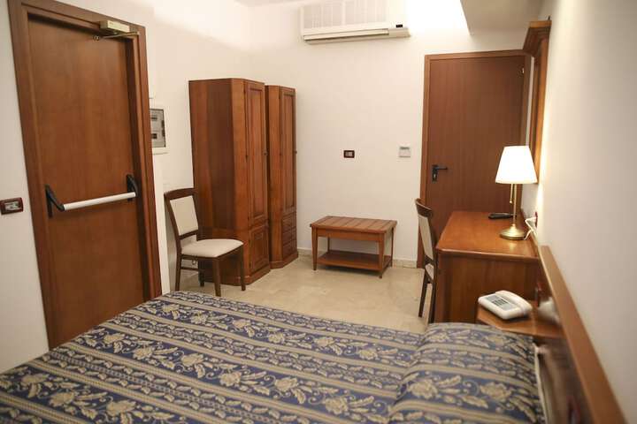 Room 7 of 37