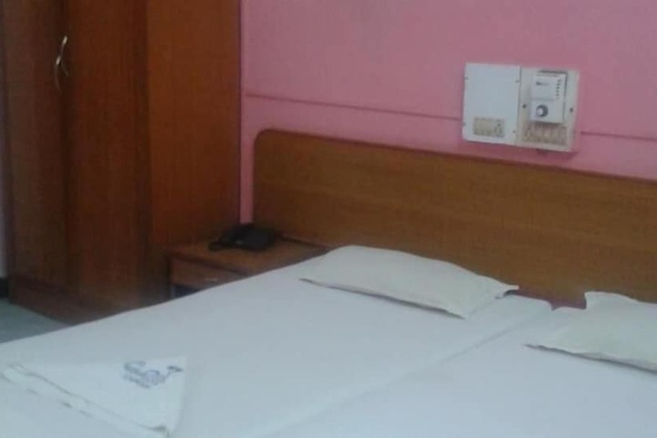 Room 9 of 30