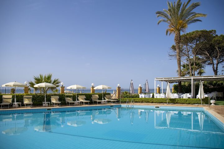 Pool Hotel