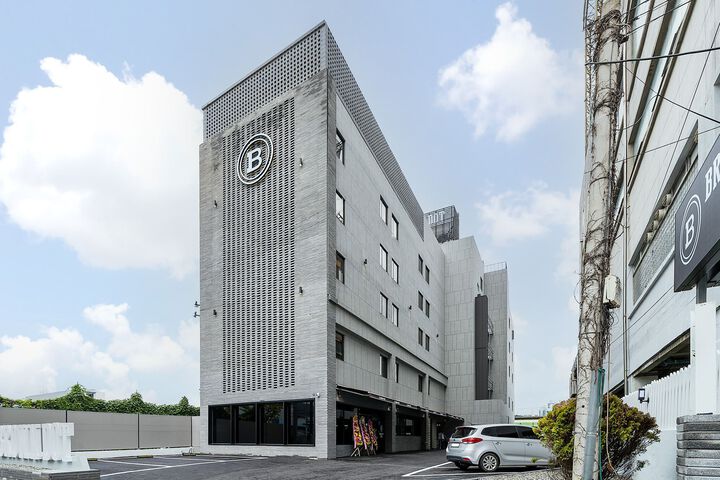Hotel 23 of 141
