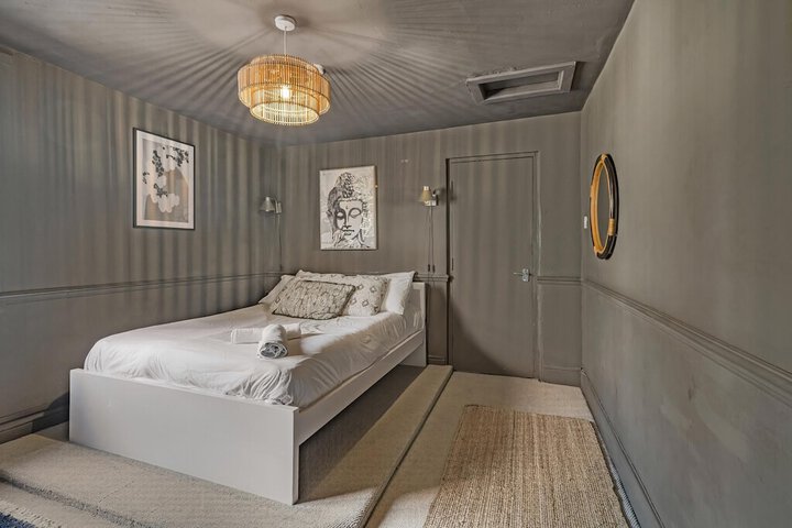 Room 11 of 51