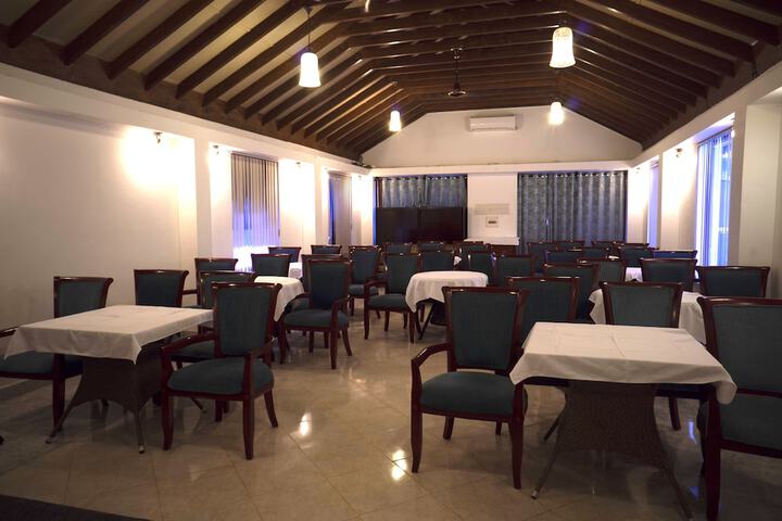Business Center 27 of 33