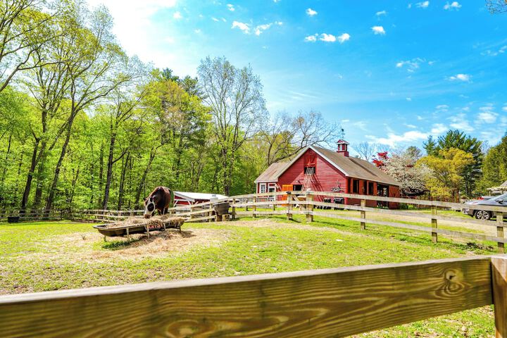 Killingly Barnyard Studio in Wine Country!