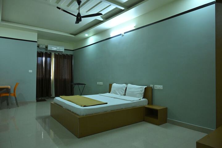 Room 4 of 7