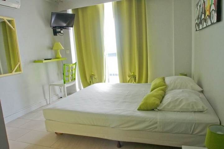 Room 7 of 93