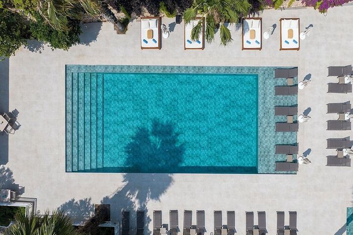 Hotel Pool
