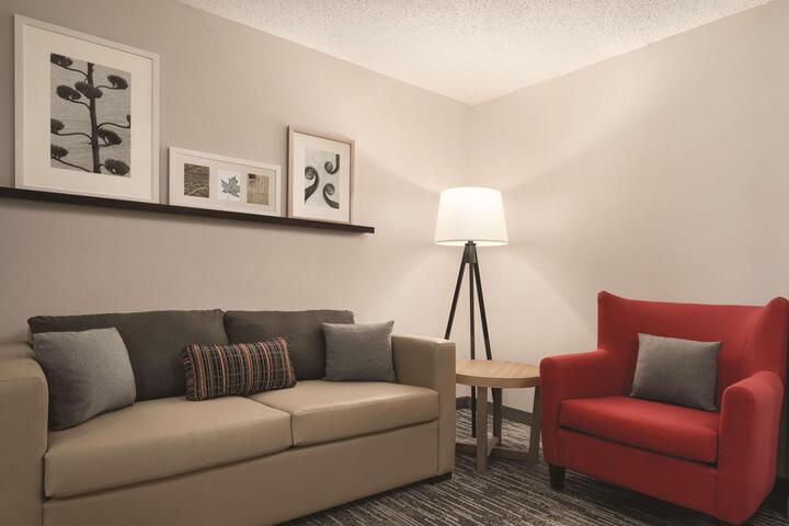 1 King Bed Accessible (4 of 10)