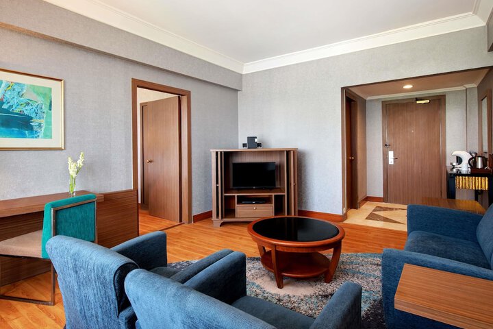 Room 5 of 62