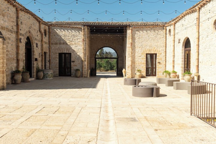 Hotel Exterior 146 of 187