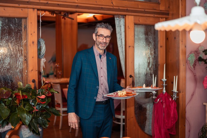 Dining 19 of 53