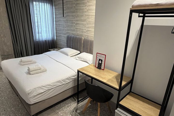 Room 29 of 86
