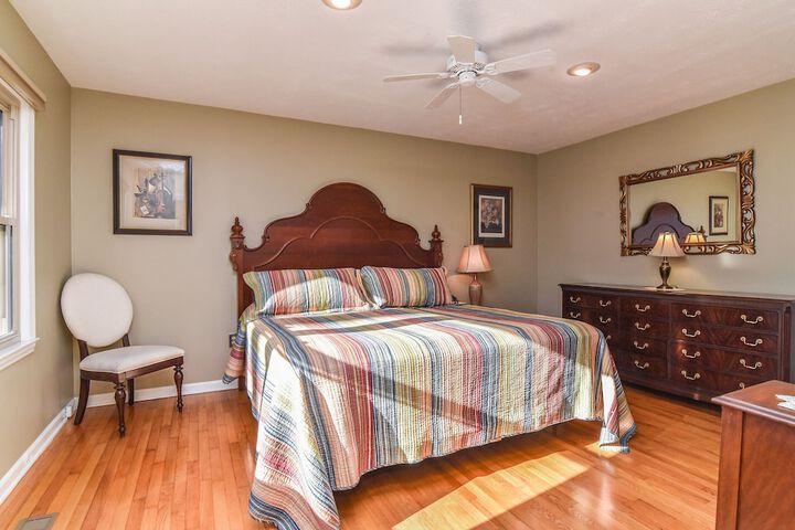 Room 2 of 37