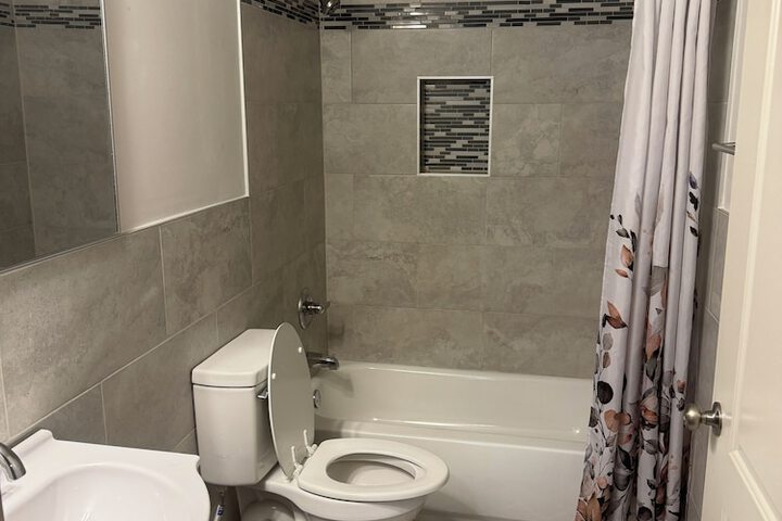Room 4 of 6