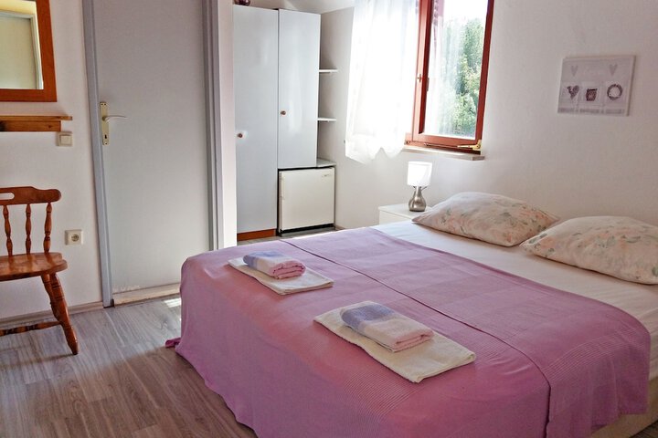 Room 4 of 41