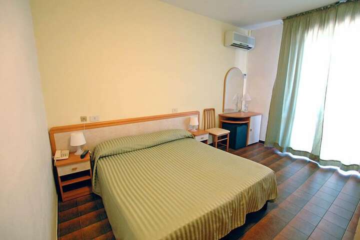 Room 3 of 25