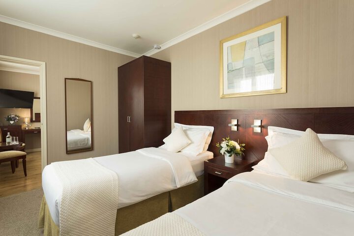 Room 7 of 79
