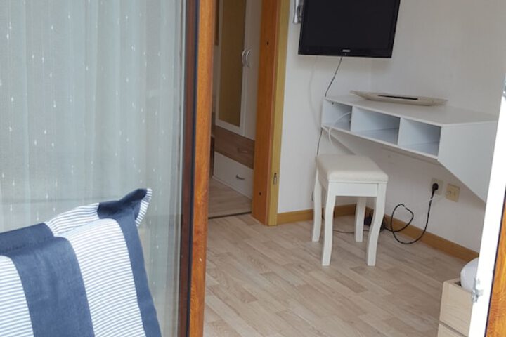 Room 9 of 46