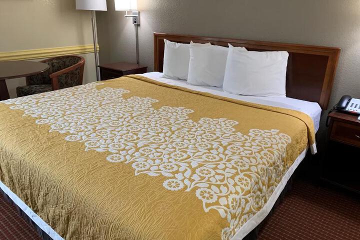 2 Double Beds Mobility Accessible (7 of 11)
