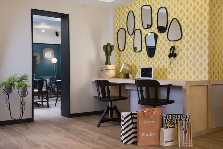 Guest Lobby