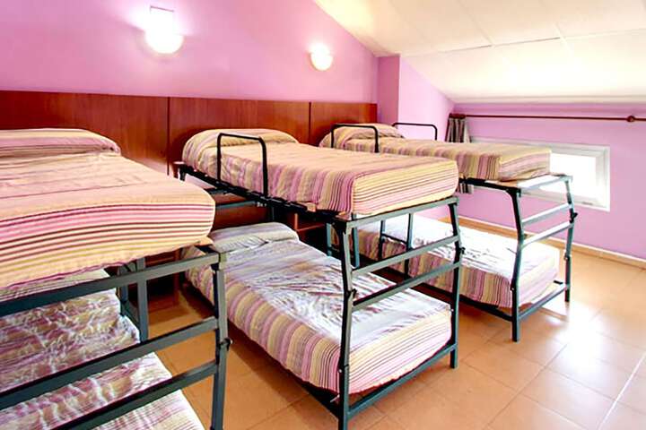 Room 4 of 32
