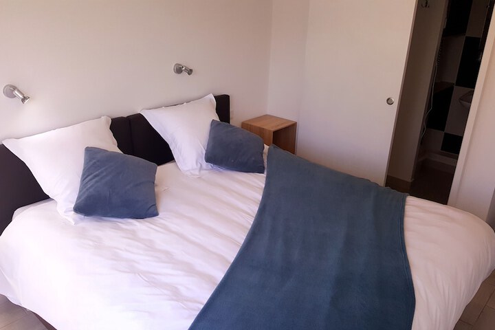 Room 7 of 27