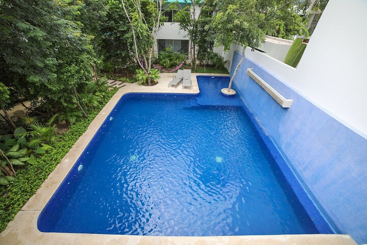 Pool 21 of 37