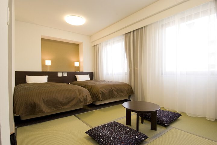 Room 8 of 40