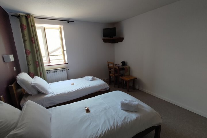 Room 10 of 12