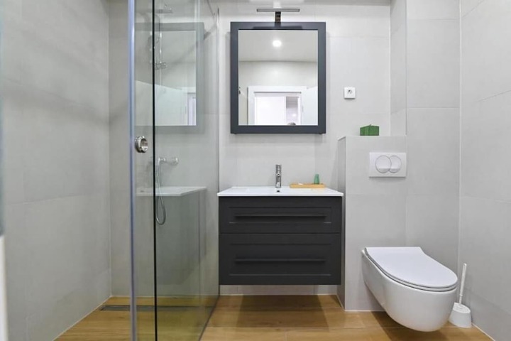 Room 4 of 7