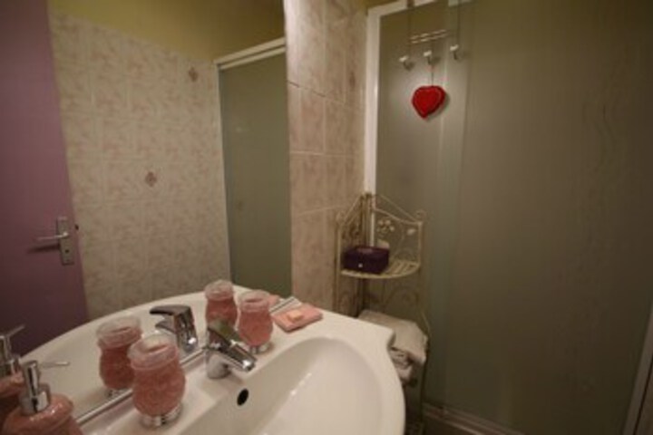 Room 5 of 27