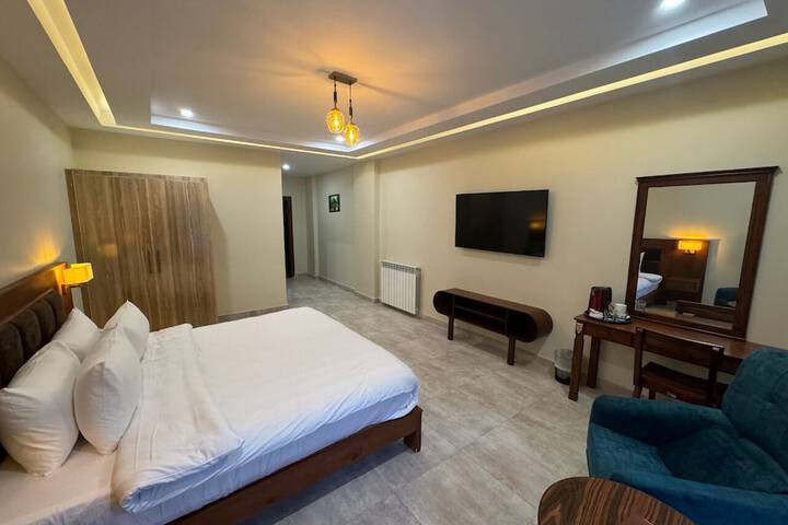 Room 7 of 80