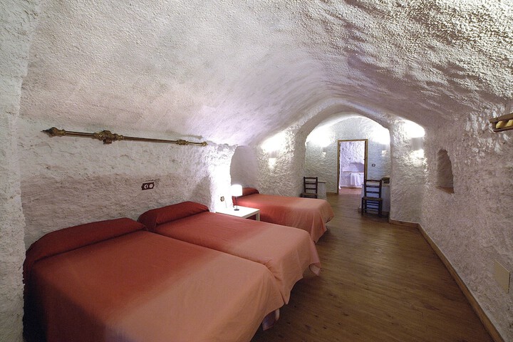 Room 4 of 40