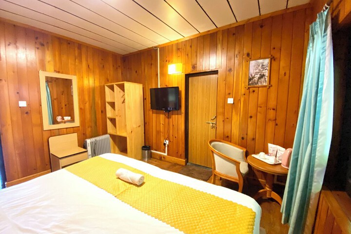 Room 32 of 84