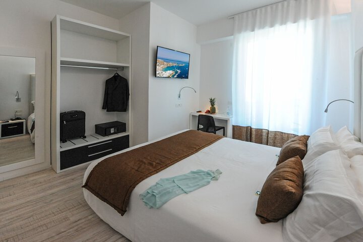 Room 32 of 85