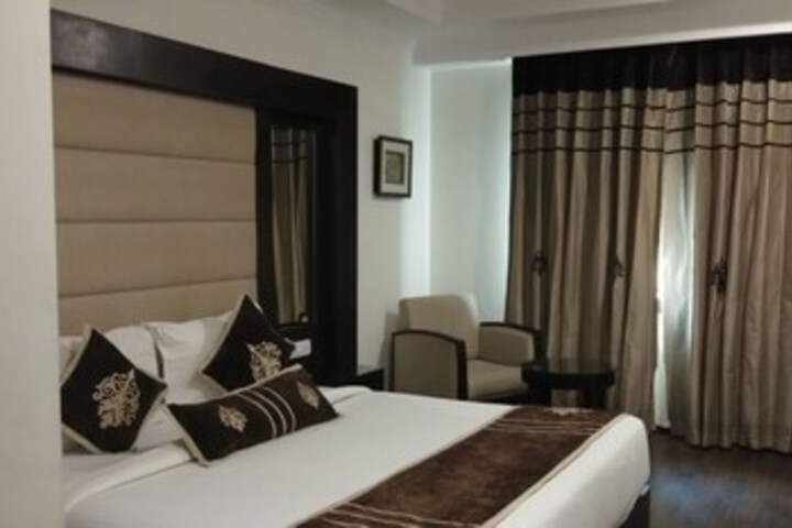 Room 4 of 14