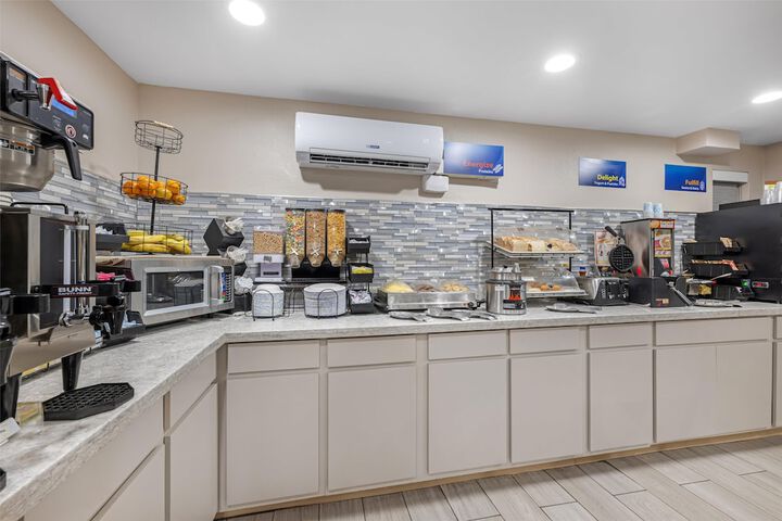 Breakfast/Coffee Service 25 of 30