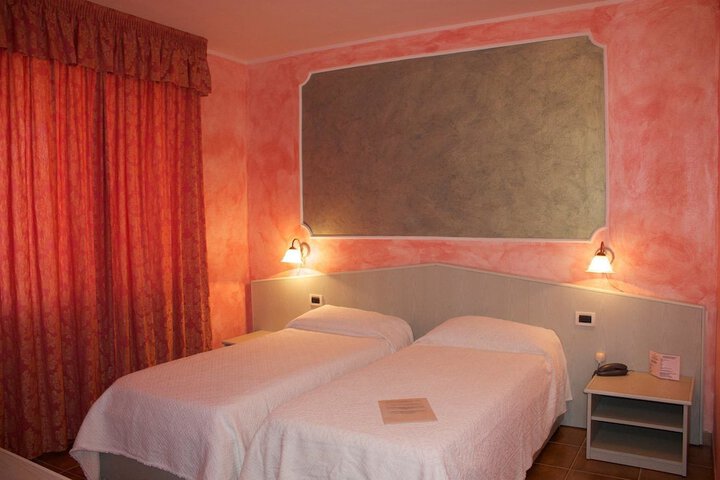 Room 9 of 47