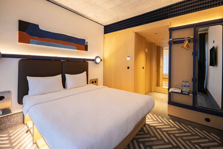 Room 12 of 41