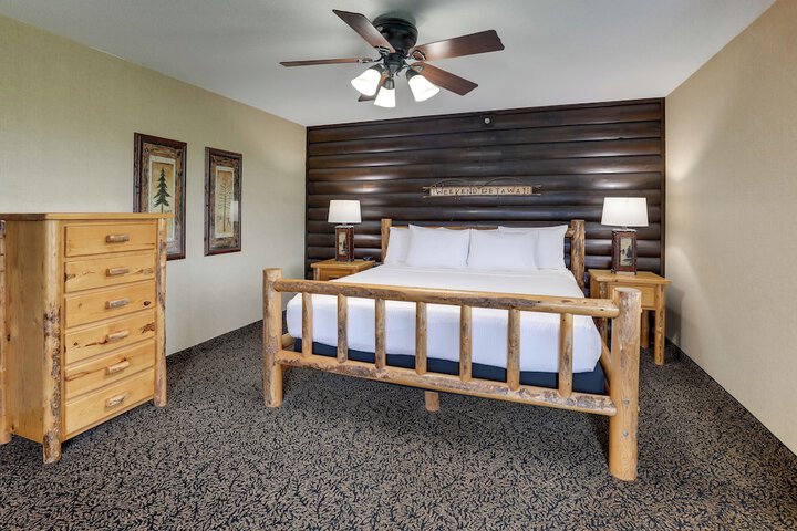 Deluxe King Bed (14 of 18)