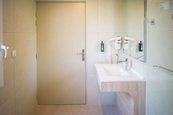Room 73 of 127