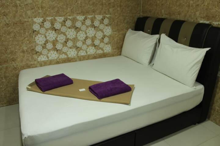 Room 9 of 32