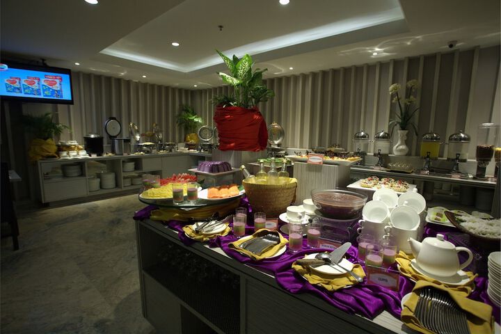 Dining Photos