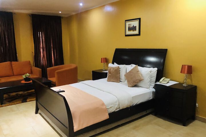 Room 10 of 23
